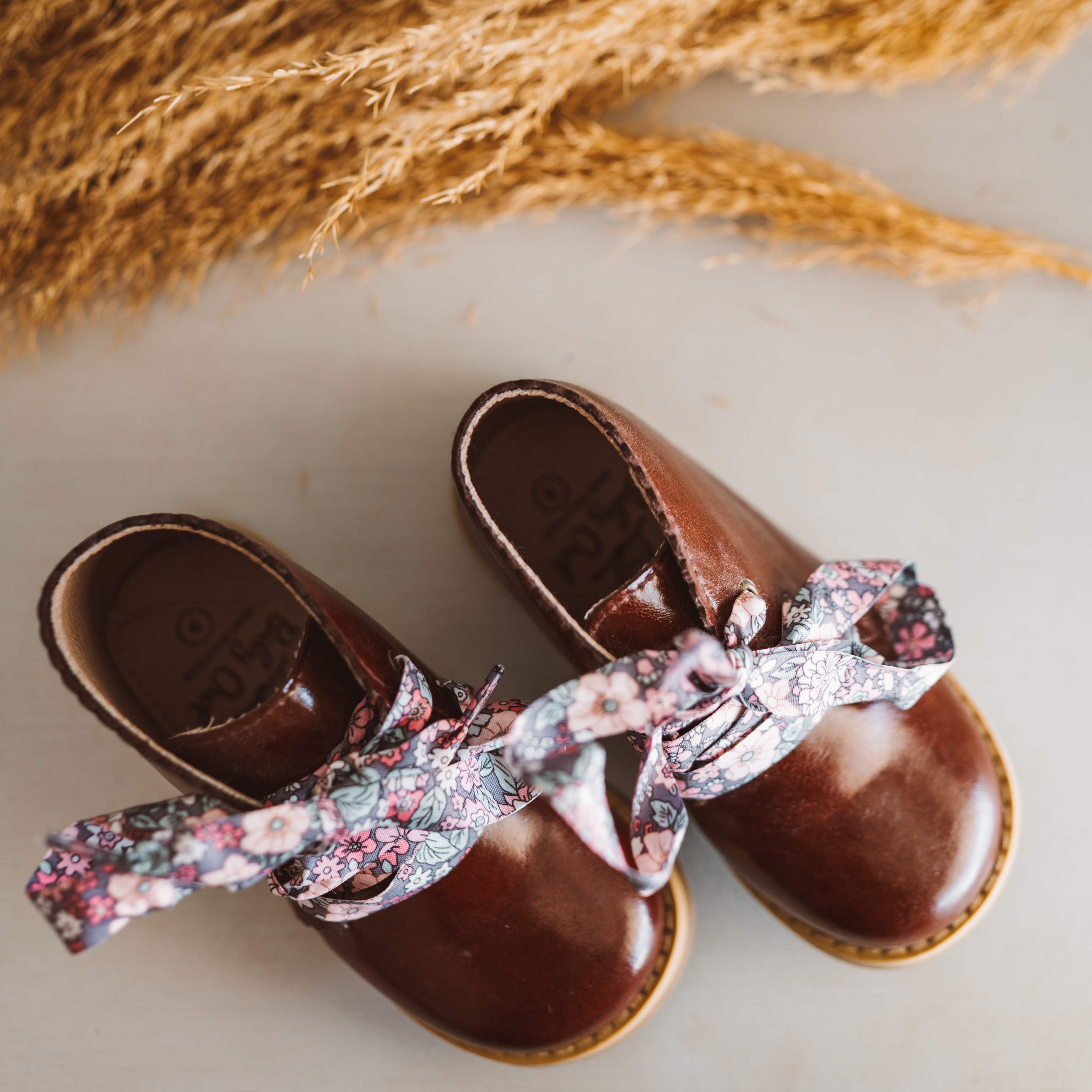παιδική μπότα για κορίτσια με λουλουδένιο κορδόνι