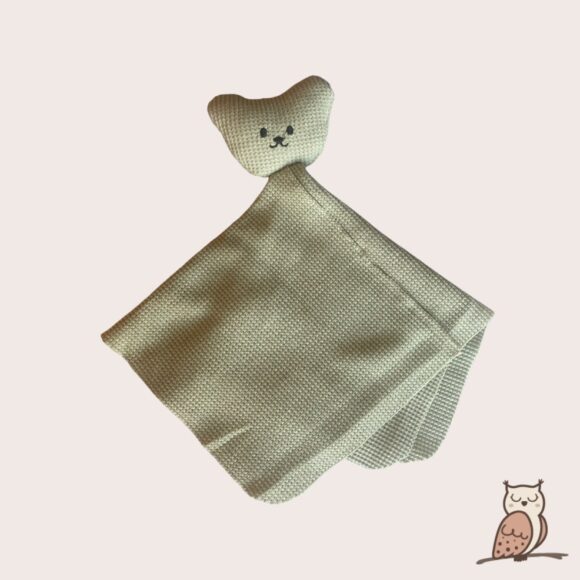 Baby bear comforter made from waffle cotton. The dusty green comforter has a baby bear head and a small blanket for comfort underneath.