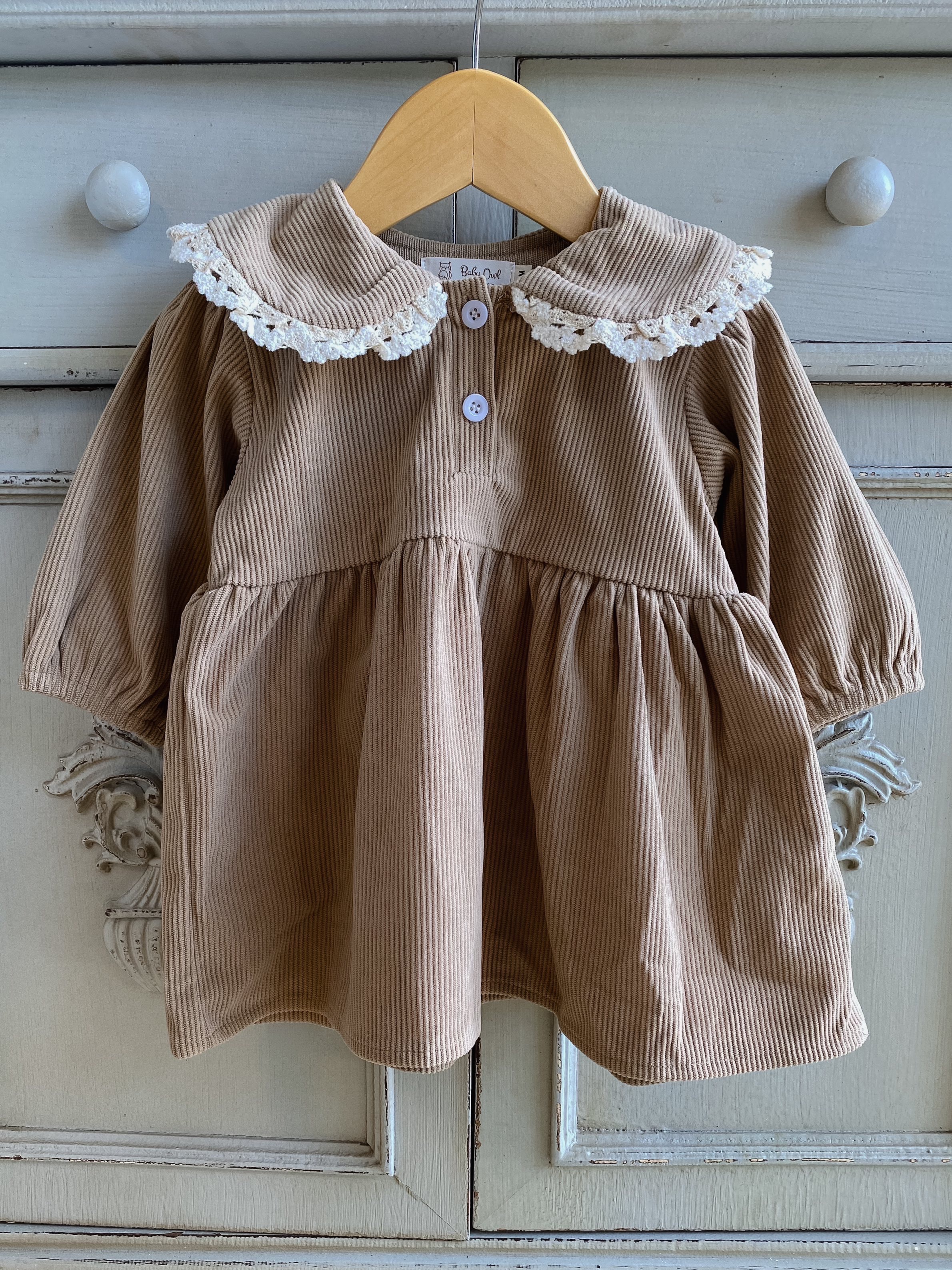 vintage girls dress with collar and frill